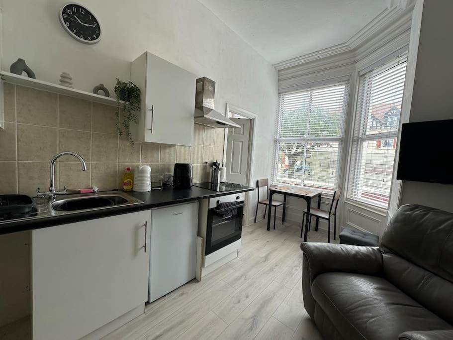 Carmen Sylva Ground Floor F3 Апартаменты Лландидно